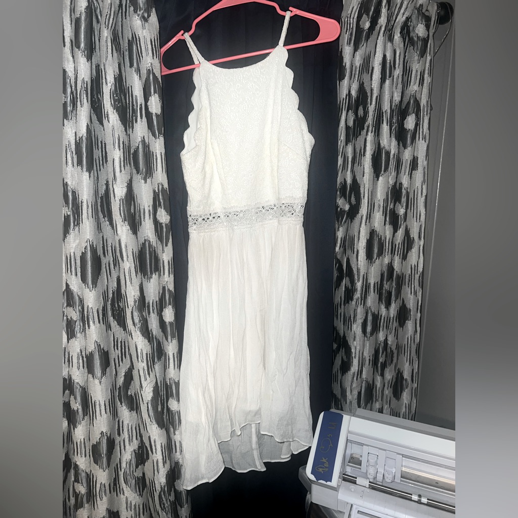 Women’s White Simple Dress